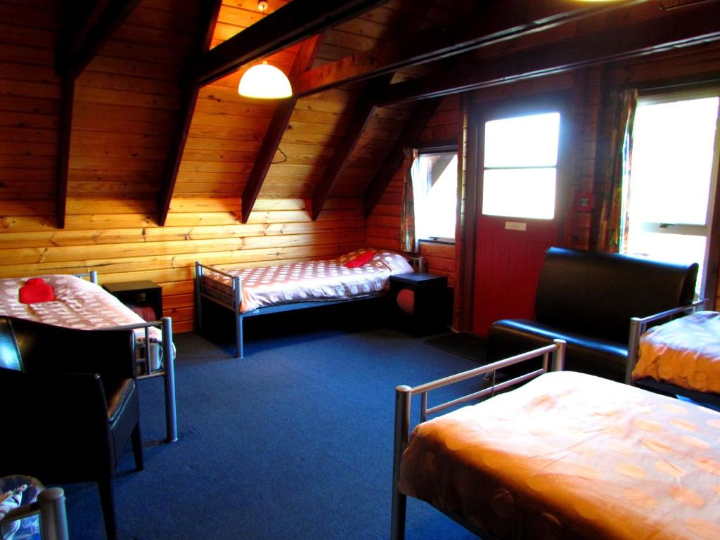 Postel nebo postele na pokoji v ubytování Hanmer Backpackers