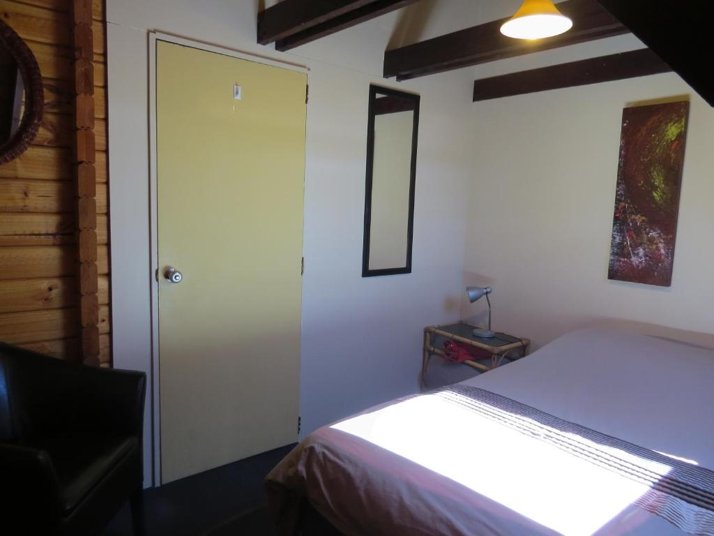 Postel nebo postele na pokoji v ubytování Hanmer Backpackers