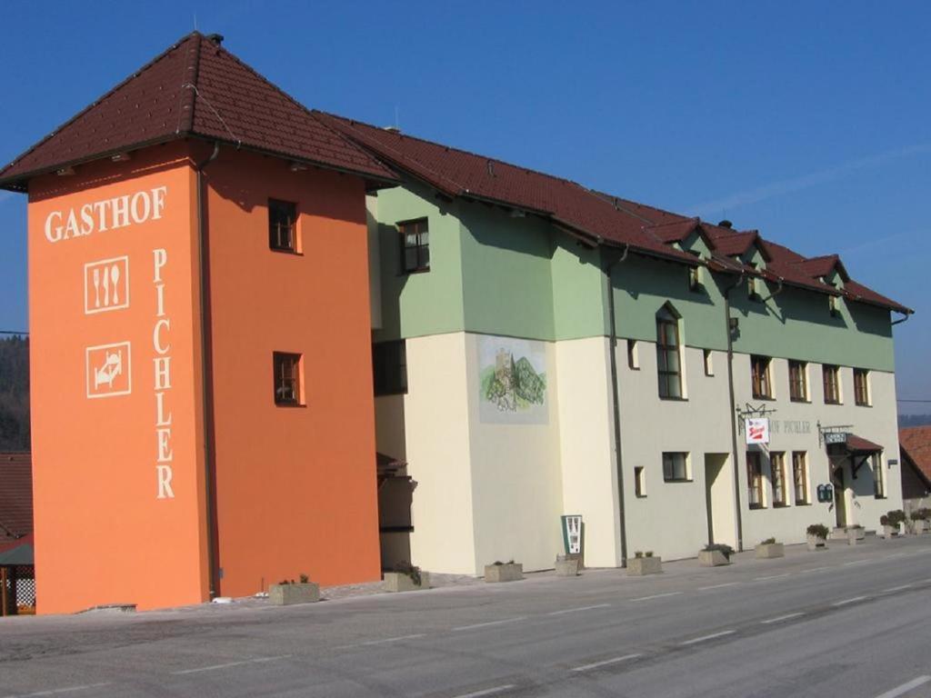 a building on the side of a street at Gasthof Pichler in Grimmenstein