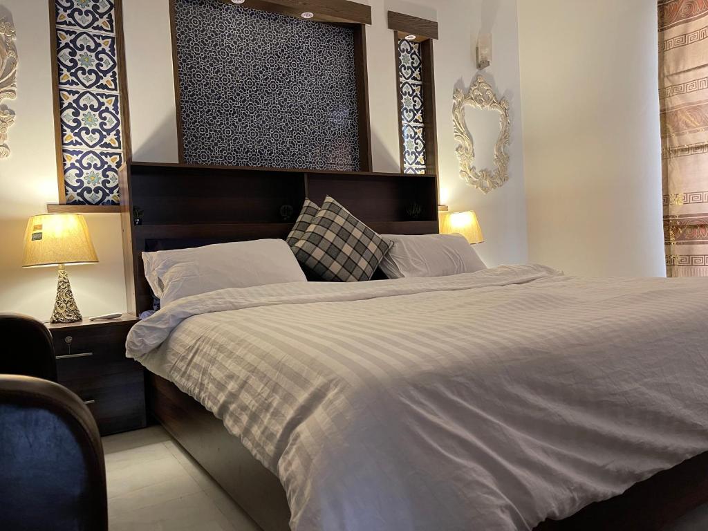 Bahria Lux Guesthouse