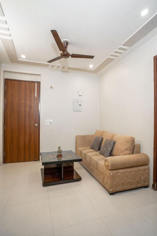 Posezení v ubytování The Lodgers 2 BHK Serviced Apartment infront of Artemis Hospital Gurgaon