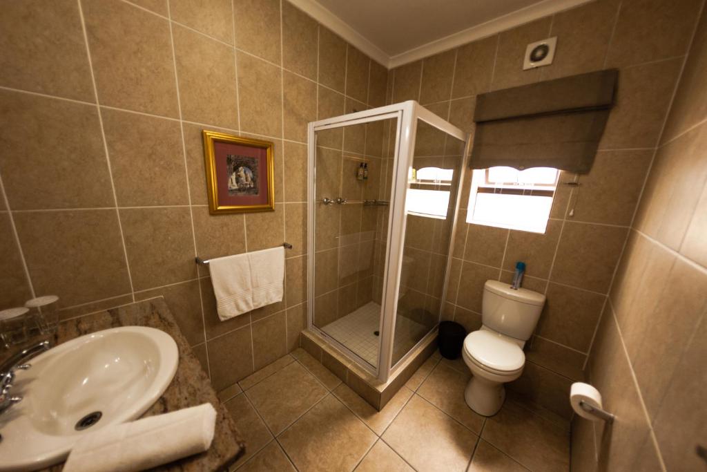 Bar-t-nique Guest House - Image 31