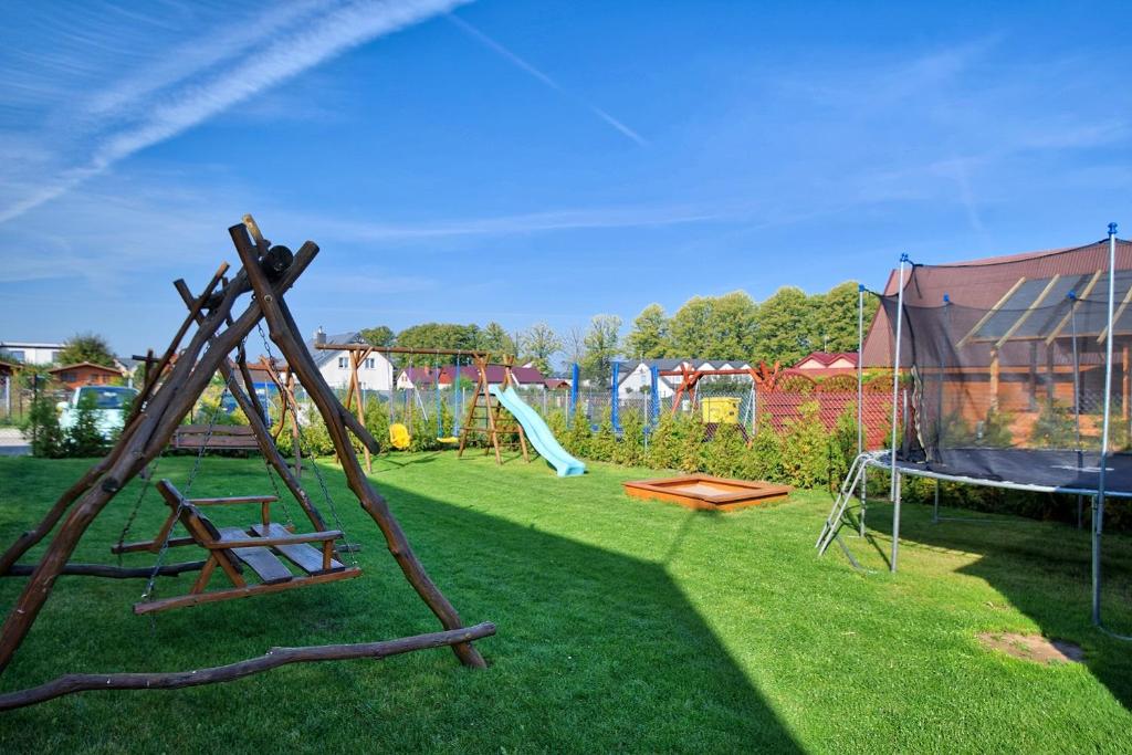 Herní místnost nebo prostor pro děti v ubytování Radison Houses with a garden- 800m to the Sea Domki z ogródkiem Radison domki 800m do plaży