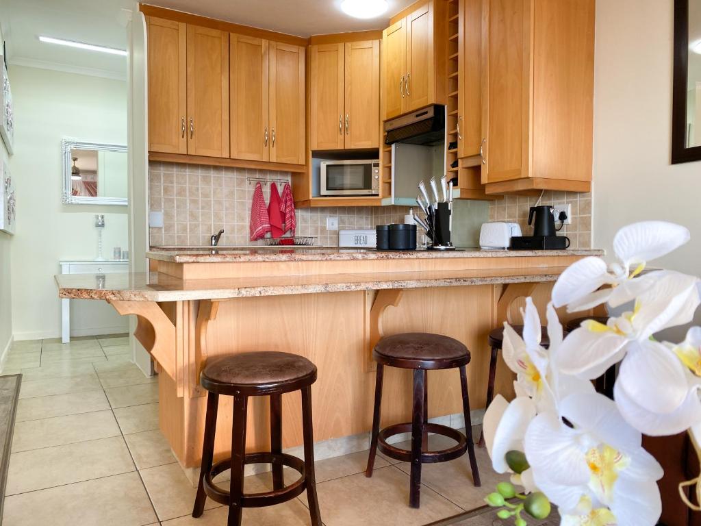 Bar-t-nique Guest House - Image 21