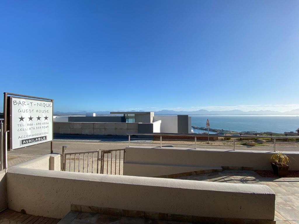 Bar-t-nique Guest House - Image 18