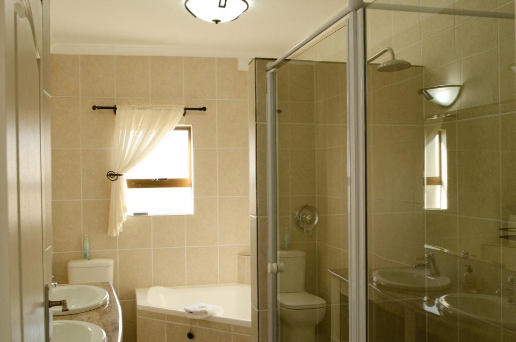 Bar-t-nique Guest House - Image 16