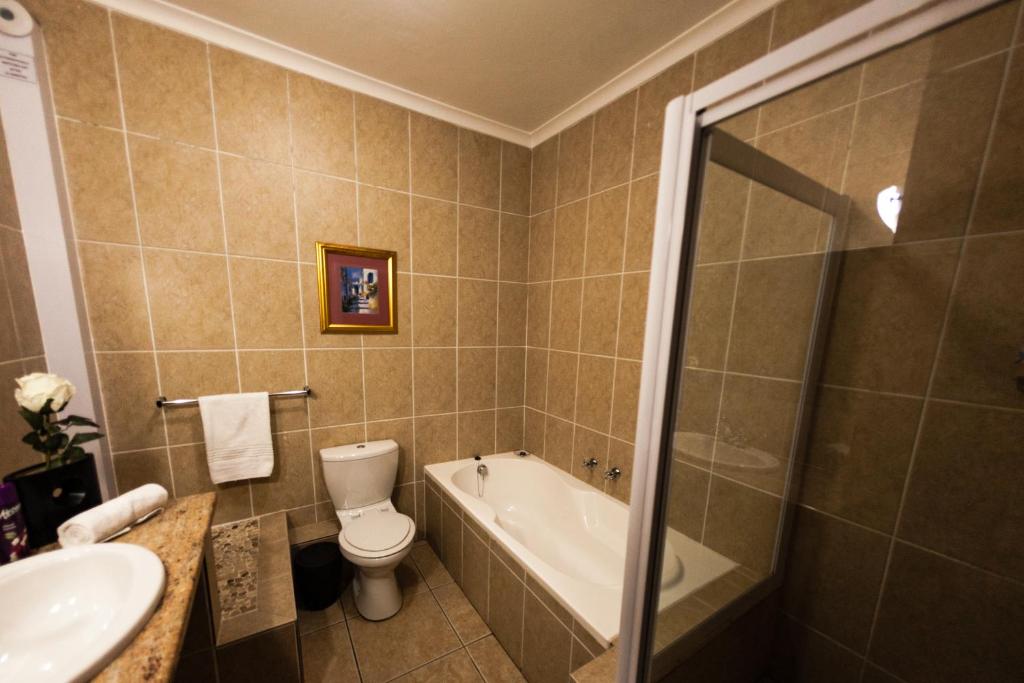 Bar-t-nique Guest House - Image 14