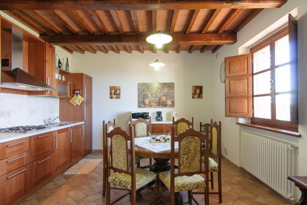 Kuchyň nebo kuchyňský kout v ubytování Villa Perugini