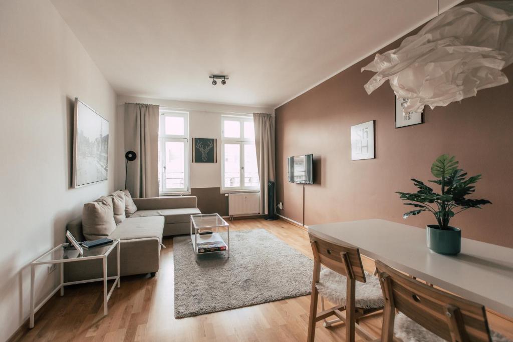 Luga Homes - Zoo - Two-Bedroom Apartment 