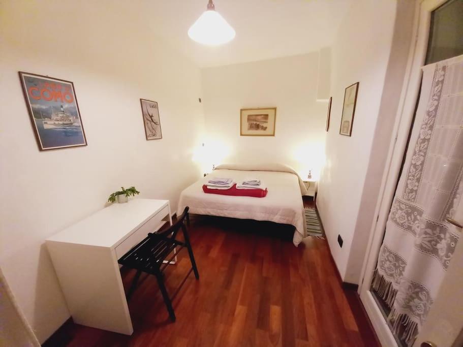 A bed or beds in a room at The Ivy House in the Castle