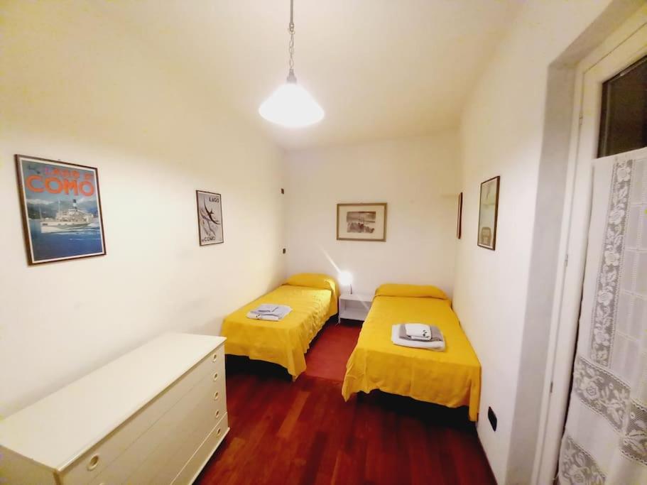 A bed or beds in a room at The Ivy House in the Castle