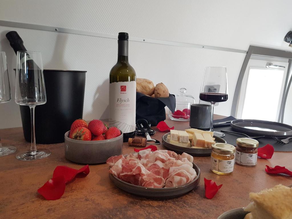Jídlo v luxury tent nebo okolí