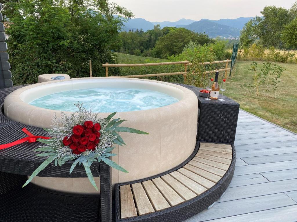 Nespecifikovaný výhled na hory nebo výhled na hory při pohledu z luxury tent