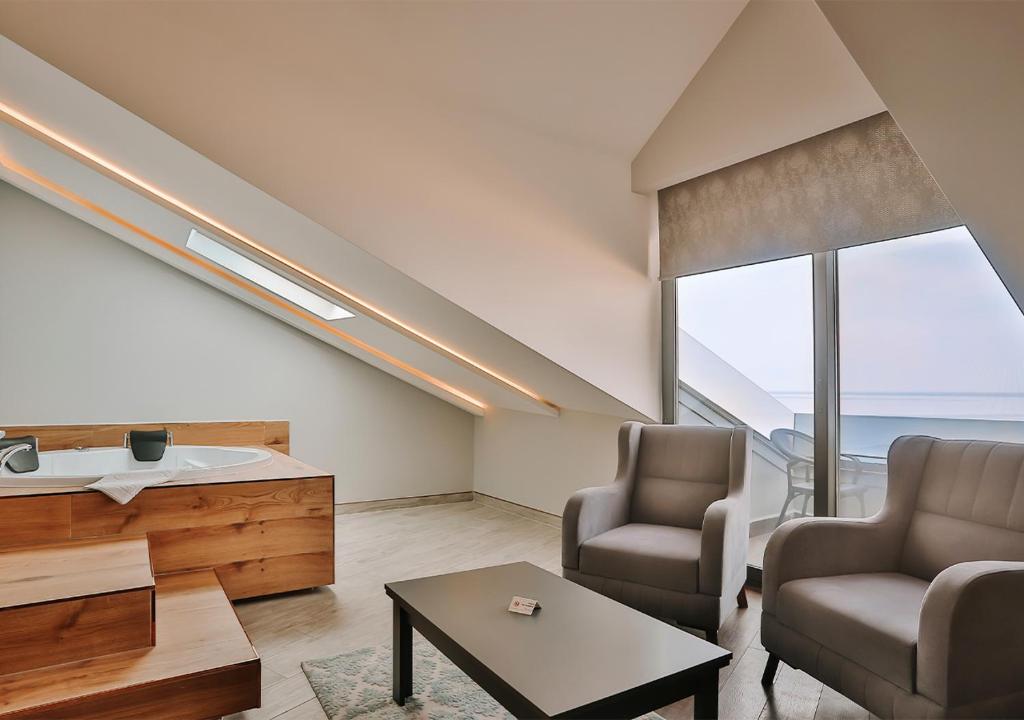 Peerless Villas Hotel - Roof Suite With Spa Bath