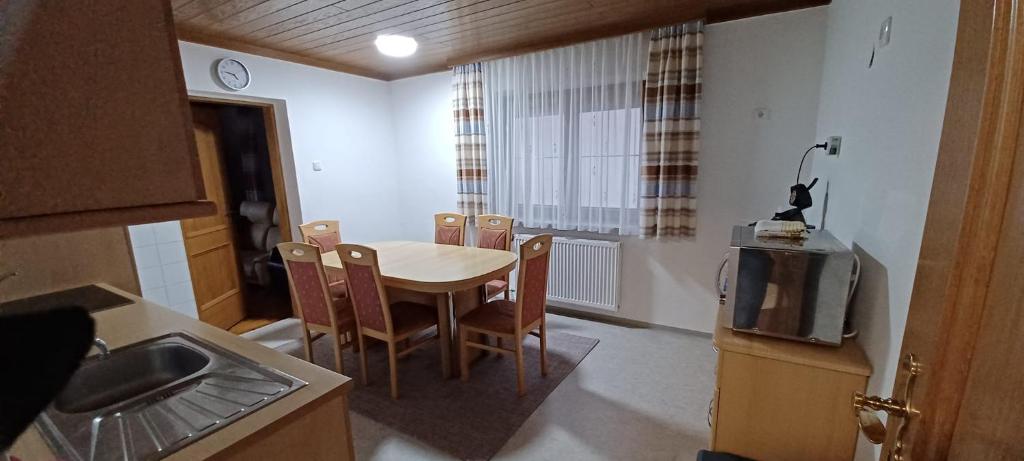 Kuchyň nebo kuchyňský kout v ubytování Hortensia - Appartment - Ferienwohnung - Ferienhaus