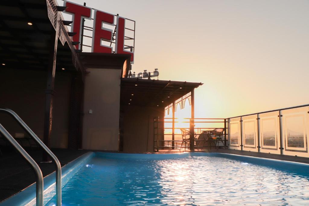 Bazén v ubytování Ewann Hotel Apartments nebo v jeho okolí