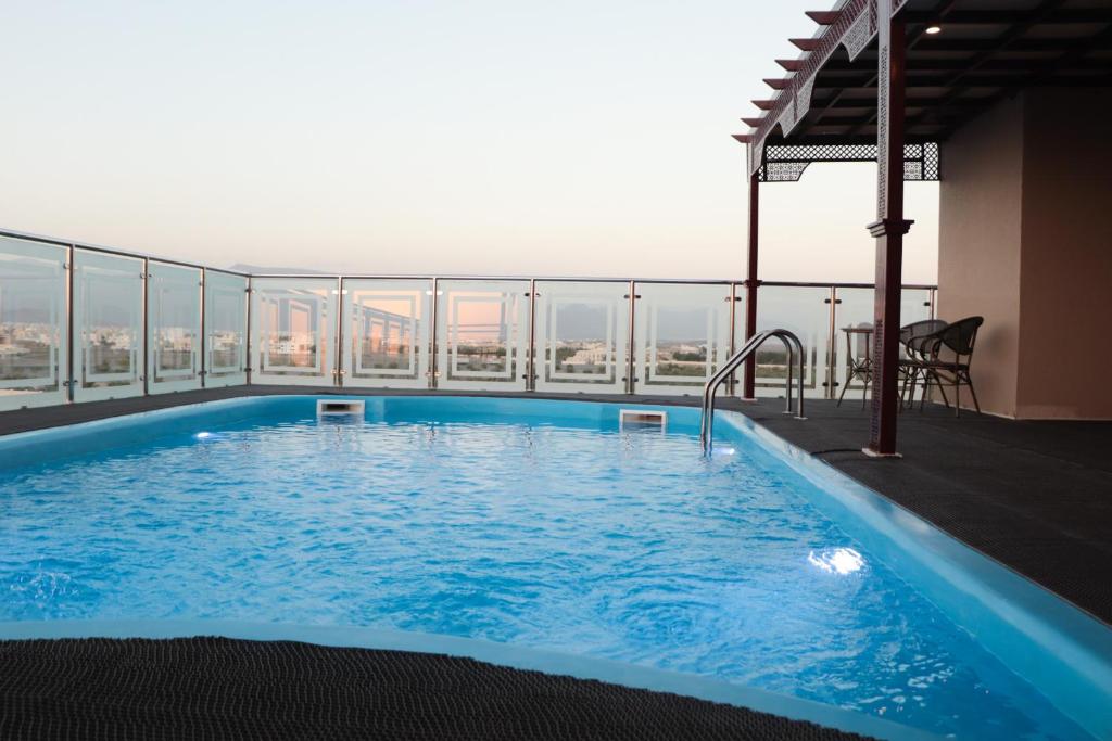Bazén v ubytování Ewann Hotel Apartments nebo v jeho okolí