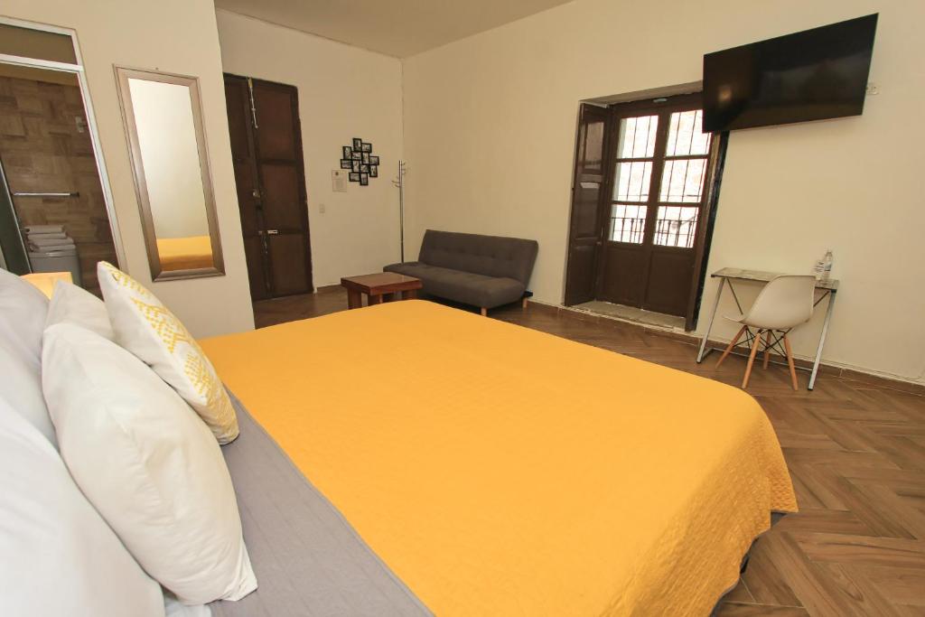 TV a/nebo společenská místnost v ubytování Hotel Universidad