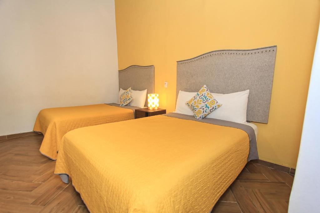 Postel nebo postele na pokoji v ubytování Hotel Universidad