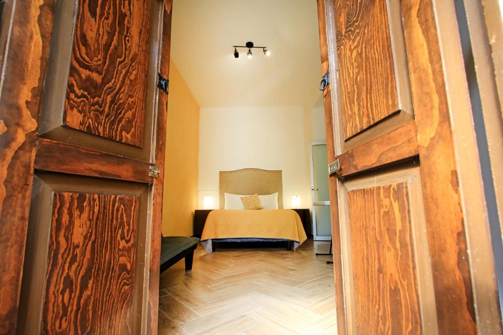 Postel nebo postele na pokoji v ubytování Hotel Universidad