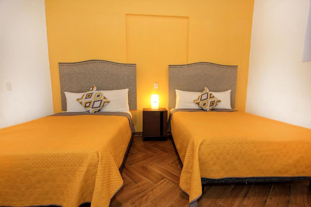 Postel nebo postele na pokoji v ubytování Hotel Universidad