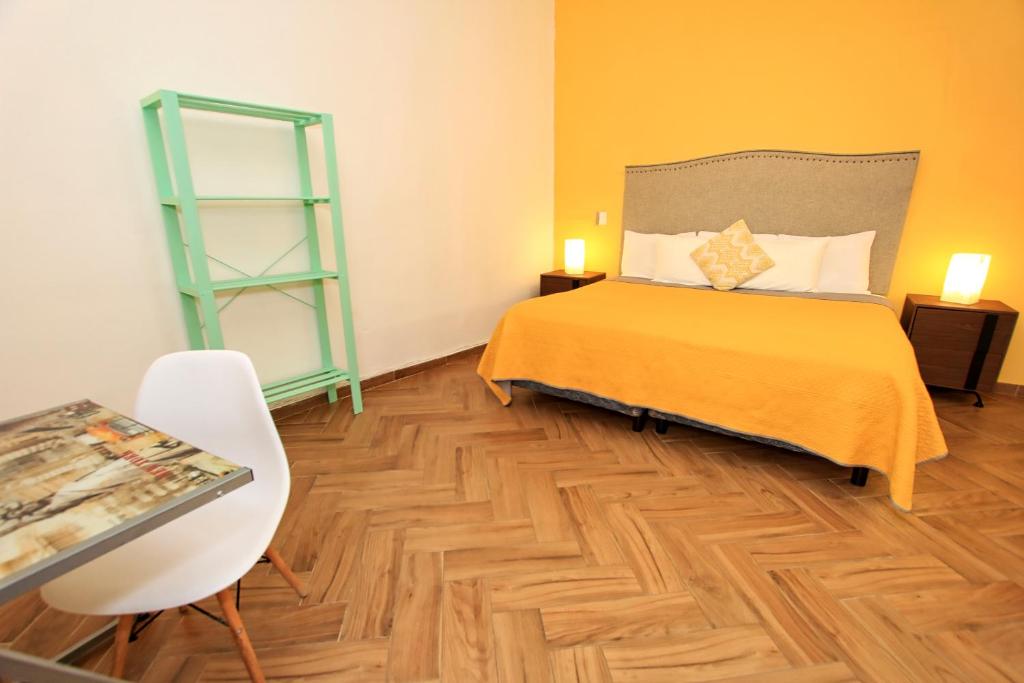 Postel nebo postele na pokoji v ubytování Hotel Universidad