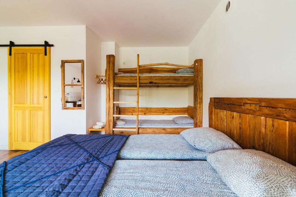 Posteľ alebo postele v izbe v ubytovaní Apartamenty na Pastwisku