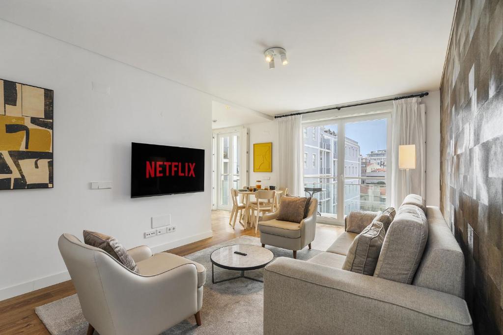 WHome Urban Retreat: Downtown Luxury, Parking, AC & Elevator