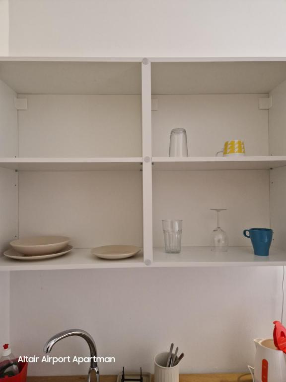 Kuchyň nebo kuchyňský kout v ubytování Altair Airport Apartman