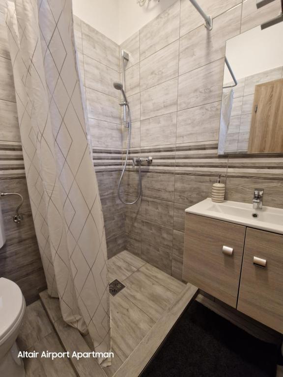 Koupelna v ubytování Altair Airport Apartman
