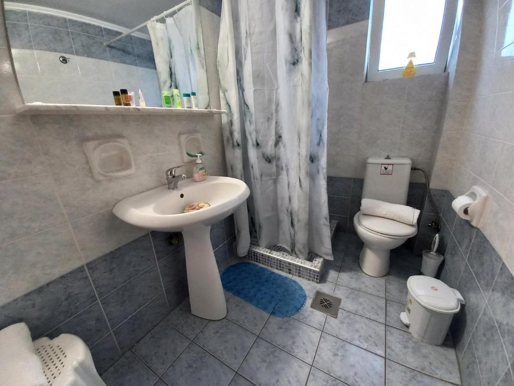 Kúpeľňa v ubytovaní Babis Apartments