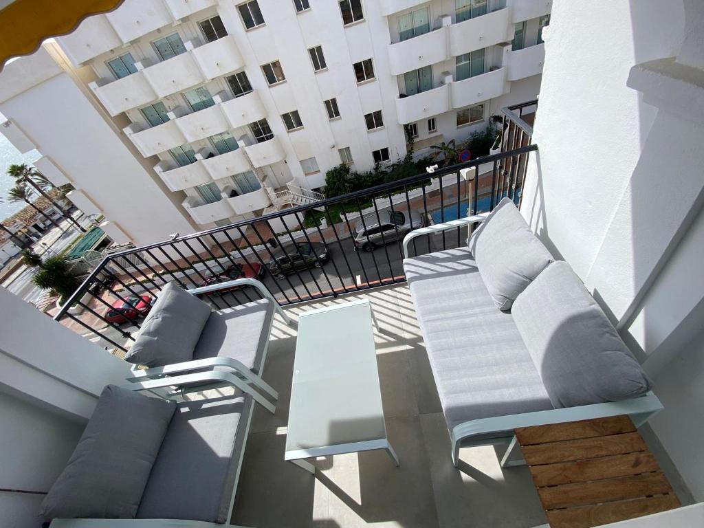 Balkon lub taras w obiekcie Stylish Seaside 3 Bed Apartment with Terrace + Sea View