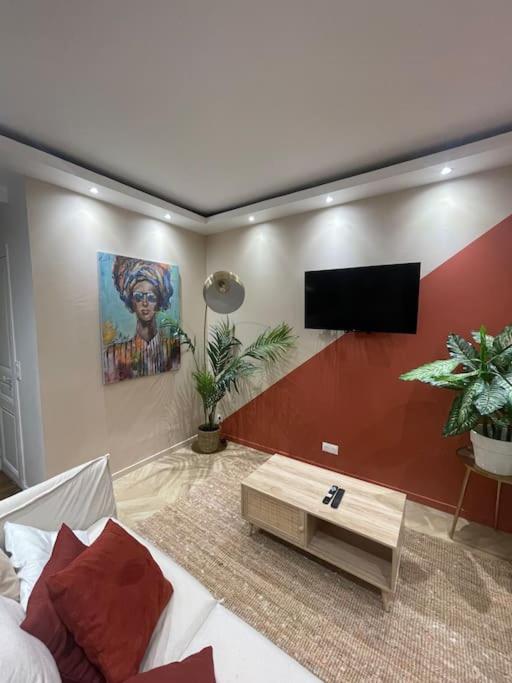 Televízia a/alebo spoločenská miestnosť v ubytovaní MIRA - Sublime apartment close to train station