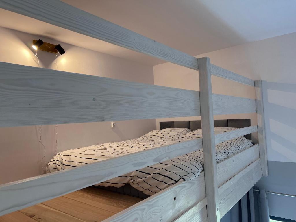 Posteľ alebo postele v izbe v ubytovaní Apartament Pod Jaworami z antresolą