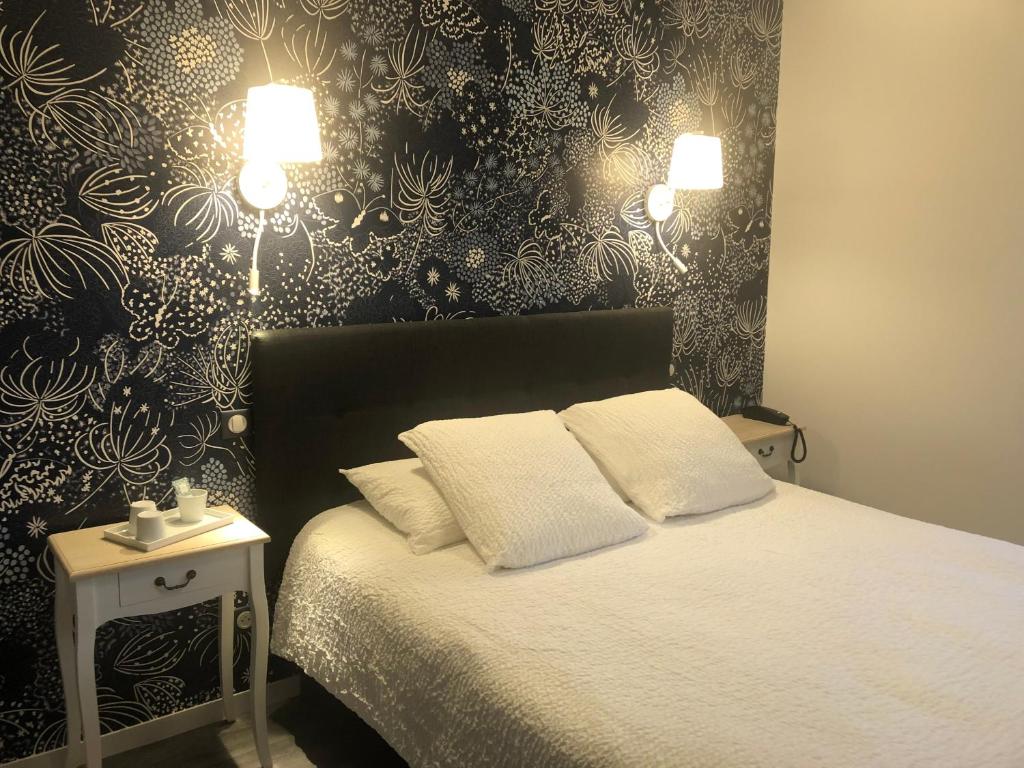 Postel nebo postele na pokoji v ubytování Hôtel de la Glane