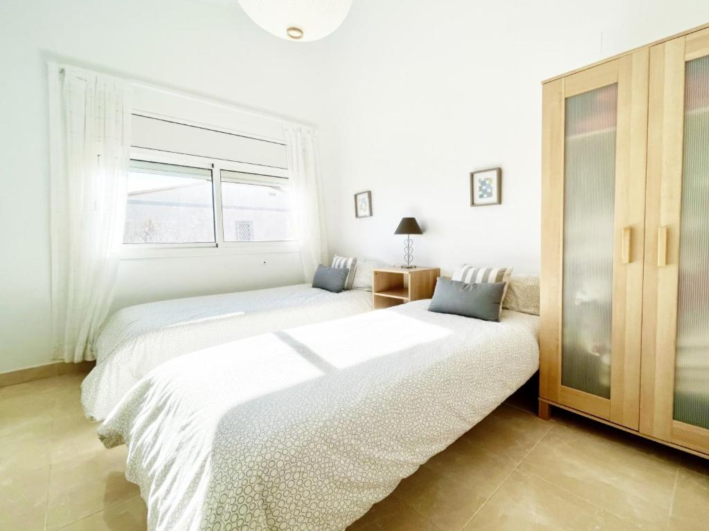 Posteľ alebo postele v izbe v ubytovaní Villa Martina 4 bedroom villa with air conditioning & private swimming pool ideal for families