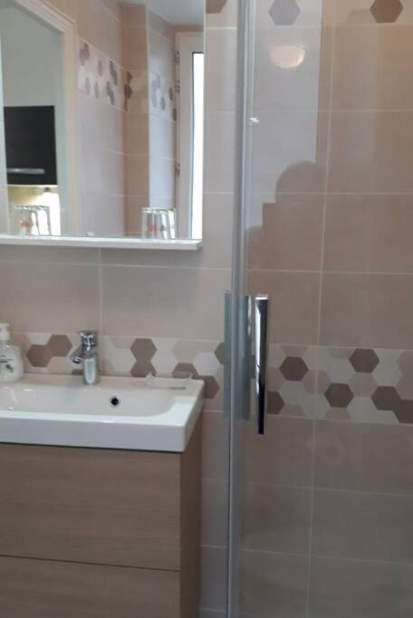 Kúpeľňa v ubytovaní studio entier 2 personnes centre ville