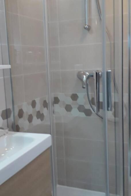 Kúpeľňa v ubytovaní studio entier 2 personnes centre ville