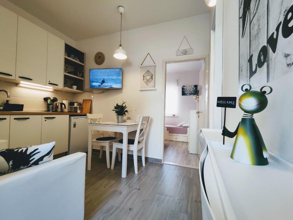 Sea & Sun apartments Tučepi - Studio With Balcony