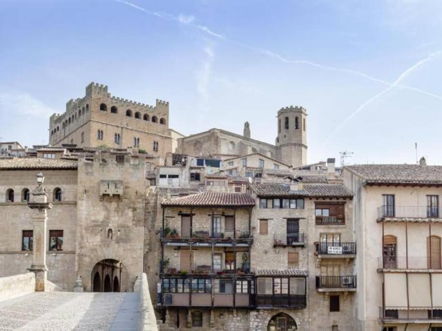 Nespecifikovaný výhled na destinaci Valderrobres nebo výhled na město při pohledu z apartmánu