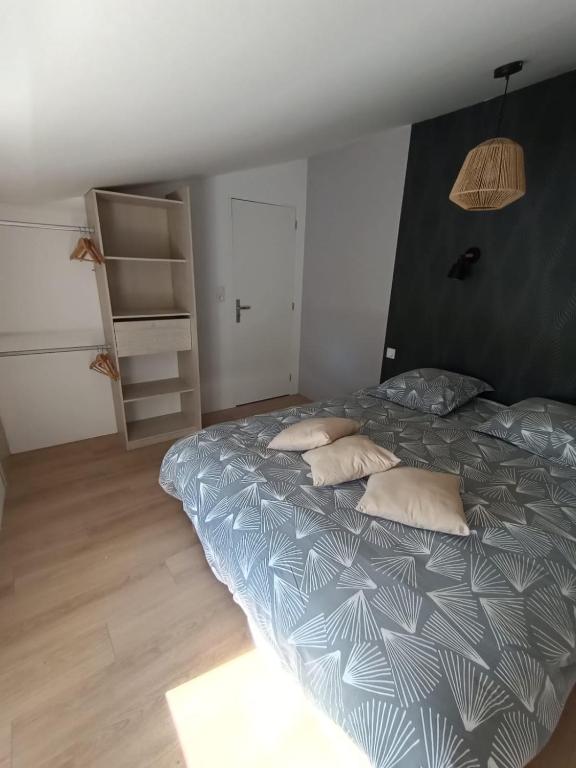 Posteľ alebo postele v izbe v ubytovaní Gîte Ambroise (proche Puy du fou)