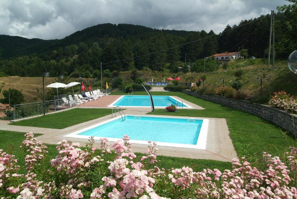 Bazén v ubytování Albergo Ristorante Belvedere nebo v jeho okolí