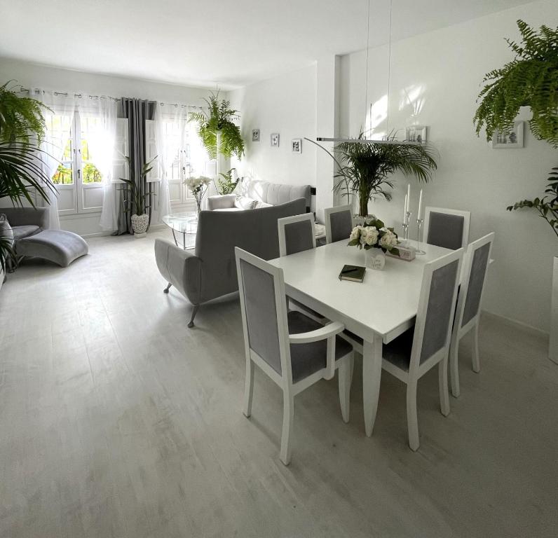 Posezení v ubytování Home Away From Home Marbella