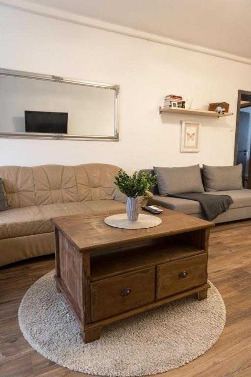 Zdjęcie z galerii obiektu Sflower Apartman w Egerze