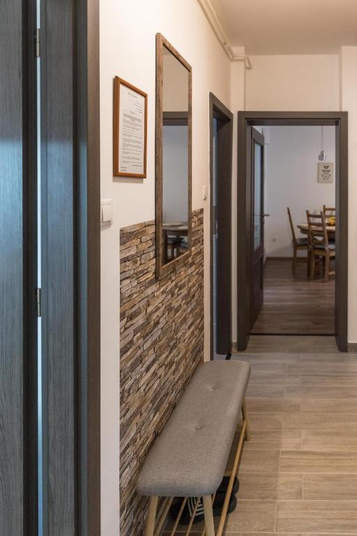 Zdjęcie z galerii obiektu Sflower Apartman w Egerze