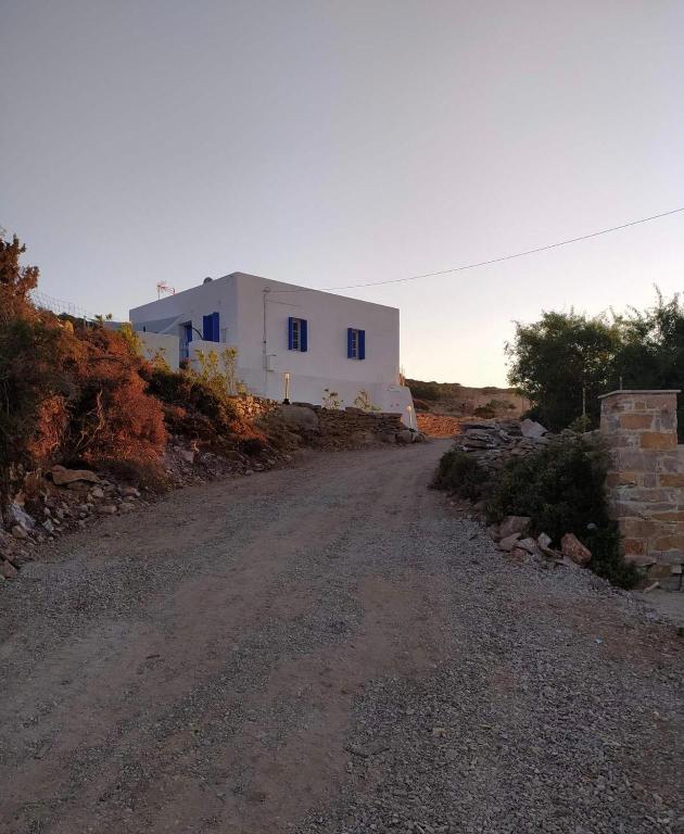 a dirt road in front of a white building at Cycladic Villa in Amorgos Island (Maison Shiro) in Arkesíni