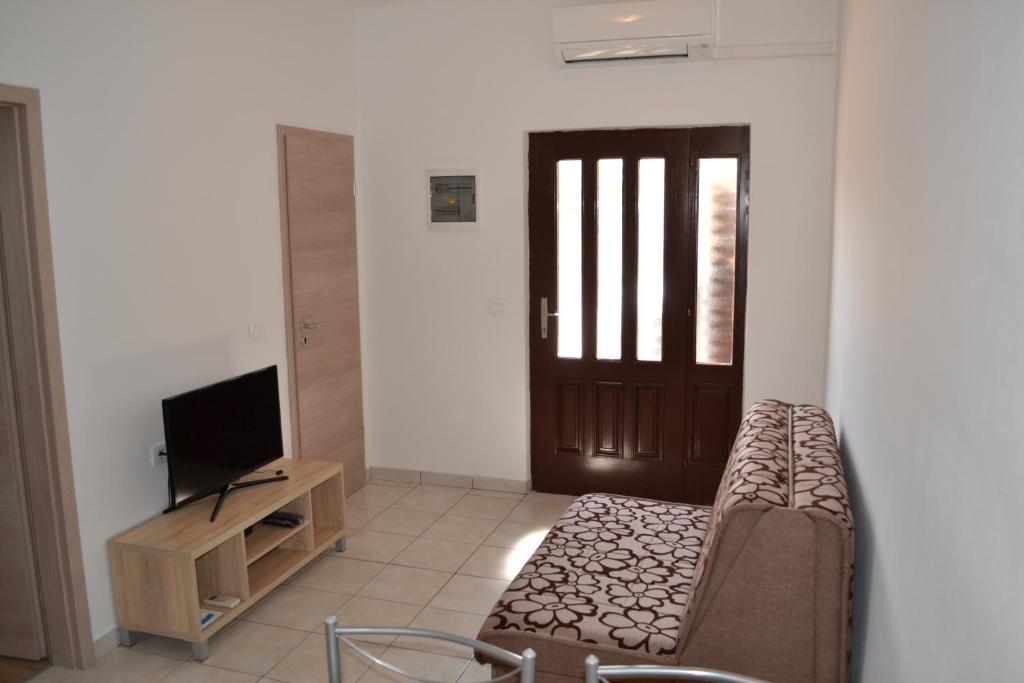 Televízia a/alebo spoločenská miestnosť v ubytovaní Apartment Labin