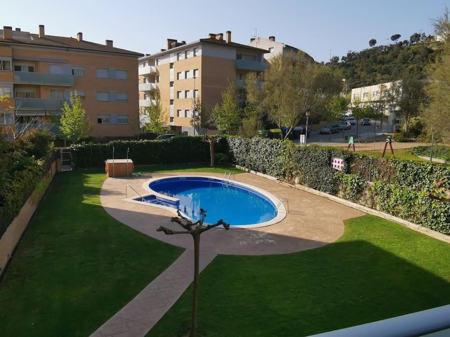 Вид на бассейн в Fantástico apartamento con piscina en Tossa de Mar или окрестностях