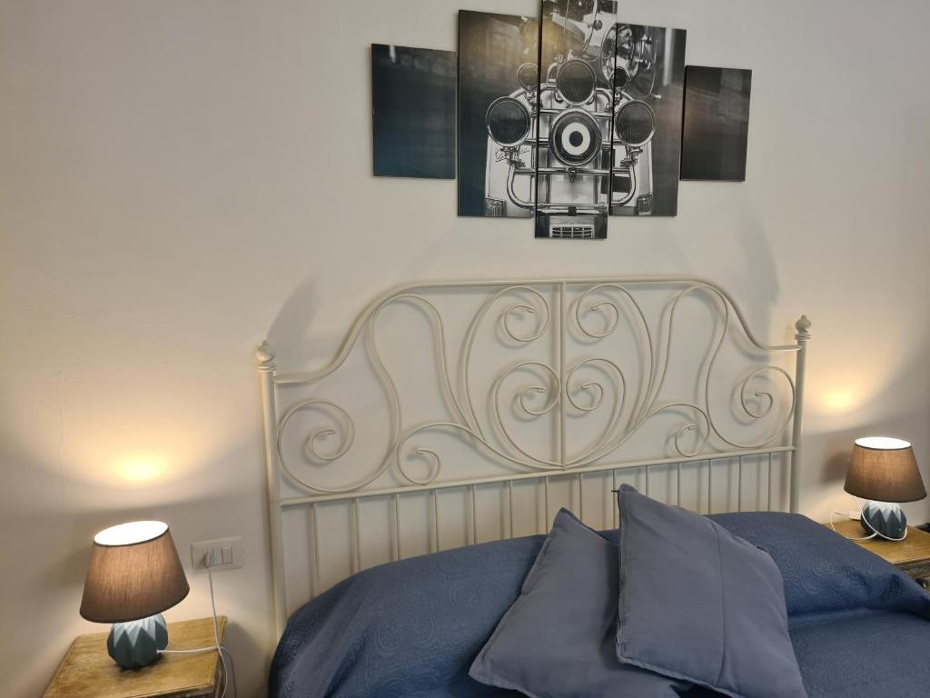 Postel nebo postele na pokoji v ubytování Pippo a Vernazza Rooms