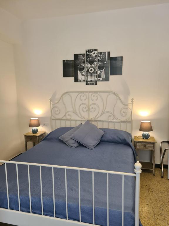 Postel nebo postele na pokoji v ubytování Pippo a Vernazza Rooms